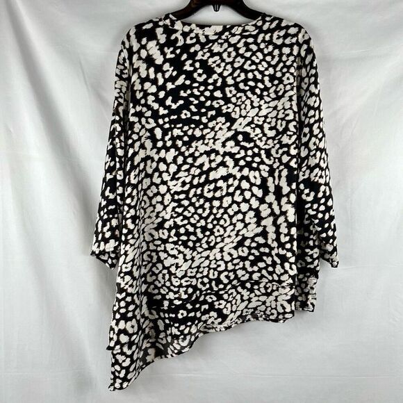 Chico’s Women’s Animal Print Leopard Asymmetrical Blouse 3 XL - Picture 2 of 11